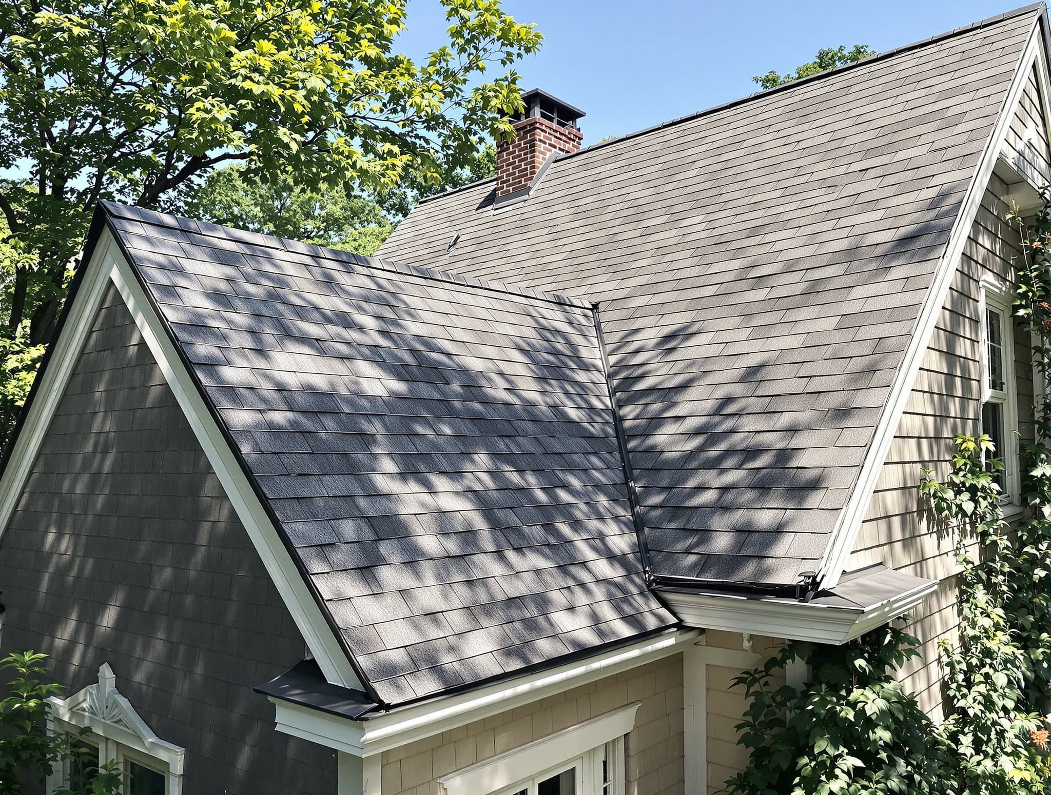 After pressure washing — Roof cleaning — Huntington Cape, gloeocapsa streaks removed